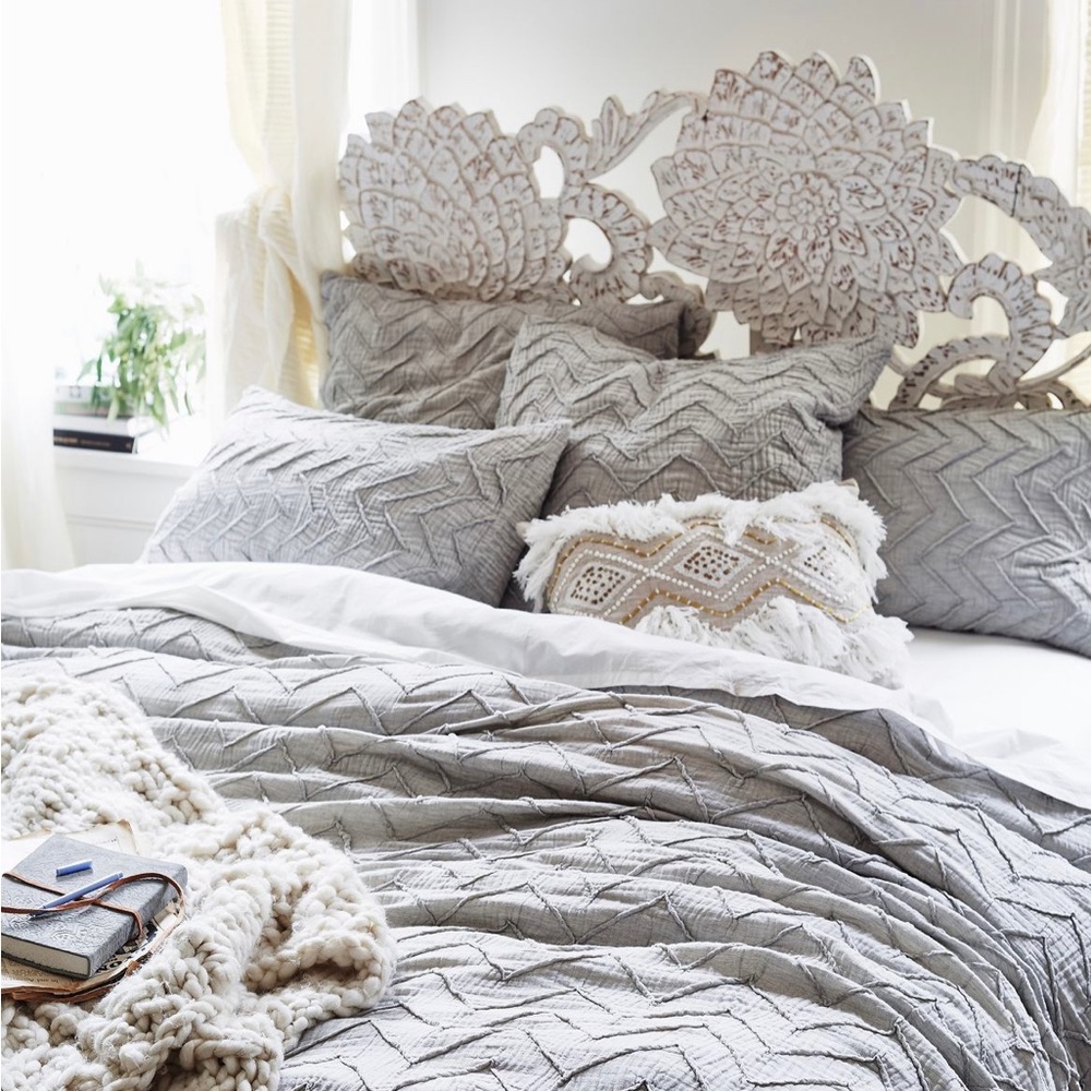 Anthropologie king bedding & 2 Euro Shams